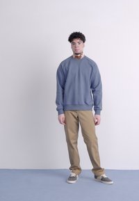 Carhartt WIP CHASE - Sweatshirt - positano/gold