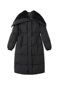 Abrigo largo de invierno acolchado en negro con botones a presión, cintura elástica, bolsillos laterales, mangas largas y un amplio cuello texturizado.