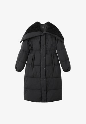 Cămașă de iarnă lungă, neagră, cu quilted, cu butoane cu apăsare, talie elastică, buzunare laterale, mâneci lungi și un guler texturat larg.