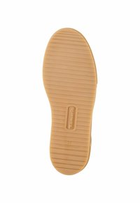 Soletta di scarpa in gomma di un beige chiaro con una texture a strisce. Presenta un marchio e un'indicazione della taglia, made in Portugal.