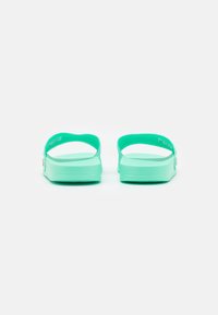 adidas Performance ADILETTE SHOWER - Chinelos de piscina - pulse mint/footwear white/turbo