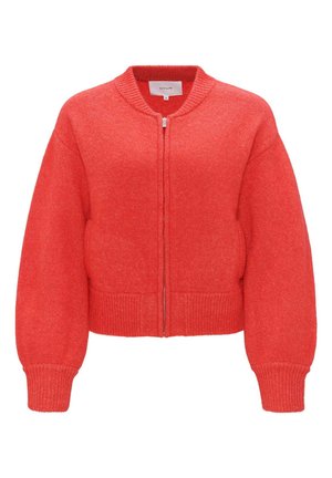 Veste bomber tricotée rouge avec fermeture éclair à l'avant, poignets côtelés et col rond, présentant une finition texturée et un design court.