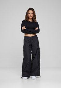 Urban Classics Cargobyxor - black