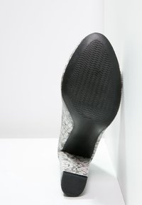 Even&Odd Lodičky na vysokém podpatku - white