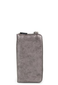 Portafoglio grigio metallico con superficie testurizzata, chiusura con zip e un anello laterale per l'attacco. Forma rettangolare con bordi arrotondati.