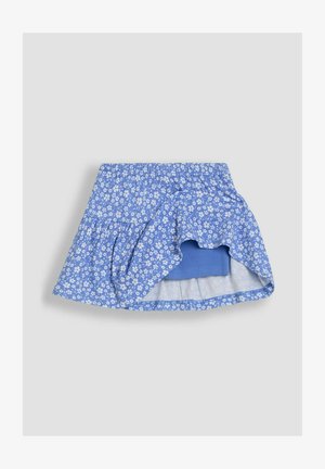 Sininen kukkamekko, jossa on poimutettu vyötärö ja frillahelma. Siinä on kevyt, puuvillamainen kangas, jossa on valkoisia päivänkakkarapainikkeita.