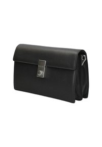 Borsa a pochette in pelle nera con chiusura a pattina e clacson quadrato in metallo. Presenta una forma strutturata e una leggera lucentezza sulla superficie.