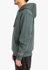 RVCA DESERT CUTS - Felpa con cappuccio - hunter green