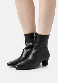 Lauren Ralph Lauren WILLA BOOTIE - Stövletter - black