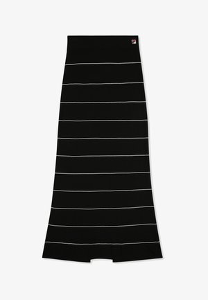 Falda negra de corte línea A con rayas horizontales blancas y un pequeño logo de Fila cerca de la cintura sobre un fondo blanco.