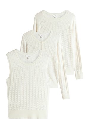 Set aus drei weißen Strickpullovern mit Kabelstruktur in unterschiedlichen Stilen: ärmellos, mit Knopfleiste und langärmlig. Weicher Stofffinish.