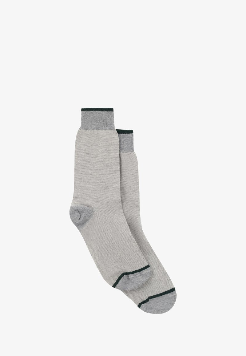 Paire de chaussettes montant gris clair avec des bordures, talons et orteils gris foncé, posées à plat et légèrement superposées sur un fond blanc.