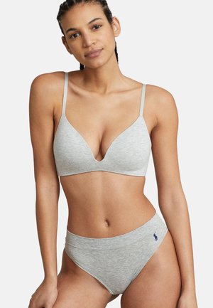 Set di reggiseno e slip a vita alta in cotone grigio chiaro. Il reggiseno presenta spalline sottili e scollatura a V profonda; lo slip ha una fascia liscia in vita e dettaglio con logo.