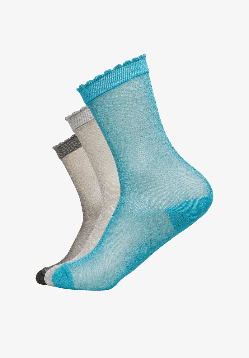 Trzy pary skarpetek do kostek w kolorach jasnoszarym, beżowym i turkusowym z falistym wykończeniem górnej krawędzi; wykonane z błyszczącego, teksturowanego materiału.