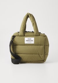 Unselected, martini olive