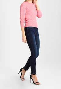 GANT Stickad tröja - light pink