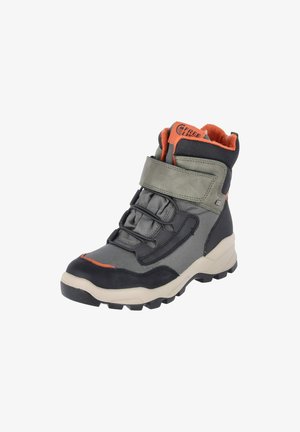 Wysokie szare i czarne buty trekkingowe z pomarańczową wkładką, beżową podeszwą, elastycznymi sznurowadłami oraz szerokim szarym paskiem wokół kostki.