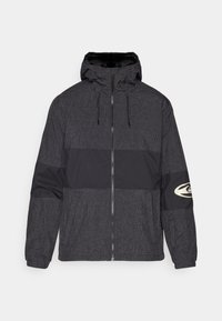 Zip-up jakke med hette, laget av svart stoff med rutenettmønster og solid svart panel. Inkluderer logo på høyre erm.