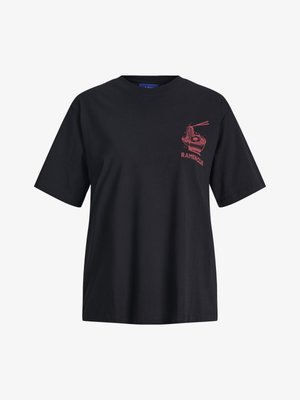 Zwart T-shirt met korte mouwen, voorzien van een roze afbeelding van een kom ramen, noedels vastgehouden door eetstokjes, en de tekst "RAMENCLUB" op de linkerborst.