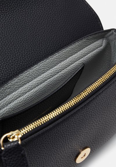 Emporio Armani FLAP CROSSBODY - Sac bandoulière - black