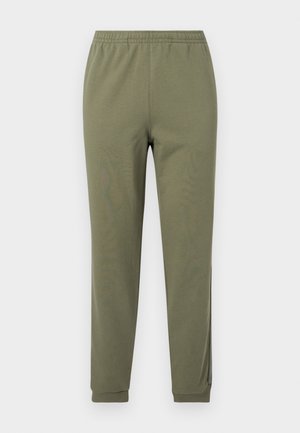Jogger olive green realizzati in tessuto morbido, con una vita elastica, gambe affusolate e fessure laterali per comfort e libertà di movimento.