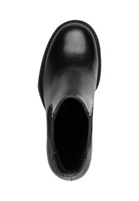 Černá kožená kotníková bota s hladkým povrchem, elastickými bočními panely, zaoblenou špičkou a strukturovanou podešví. Vnitřek je podšitý měkkým materiálem.
