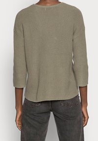 Part Two Sweter