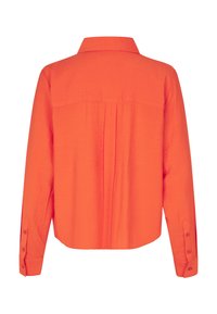 Chemise orange à manches longues avec col, pli dos et poignets boutonnés. Tissu lisse avec une texture unie.