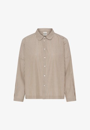 Beżowa koszula z długim rękawem, zapinana na guziki, z białymi pionowymi paskami i zaokrąglonym kołnierzykiem, prezentowana na białym tle.