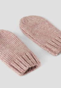 Guanti di lana rosa chiaro con texture a coste; forma rotonda classica e polsino aperto, che mette in mostra fibre naturali e una finitura morbida.