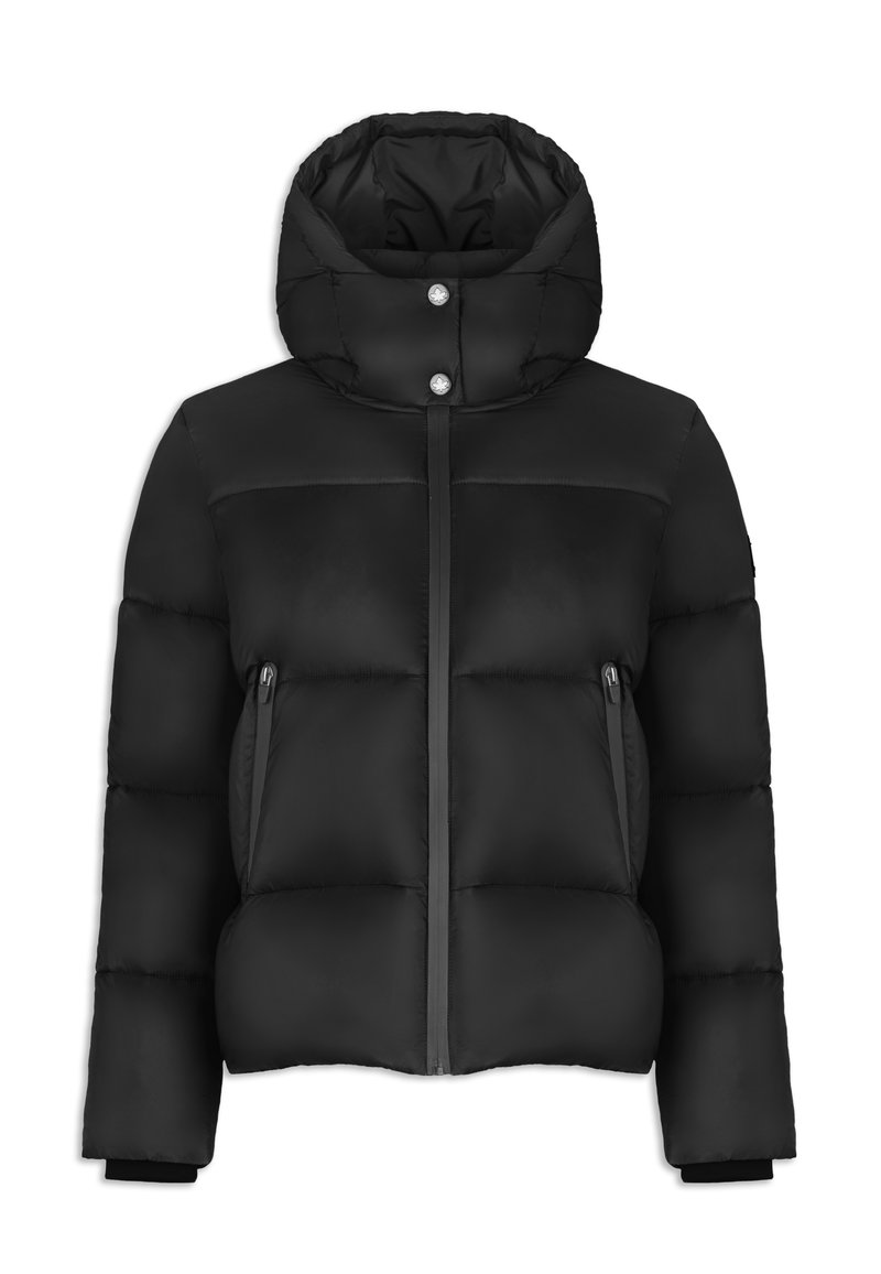 Černá péřová bunda s kapucí, s prošívaným designem, dvěma bočními kapsami na zip a kovovou sponou na krku. Hladká textura.