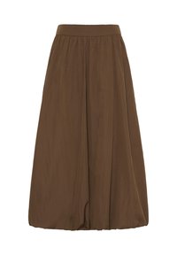 Pantalon marron à jambes larges et coupé court, avec une ceinture élastique et des ourlets froncés, fabriqué dans un tissu léger légèrement froissé.
