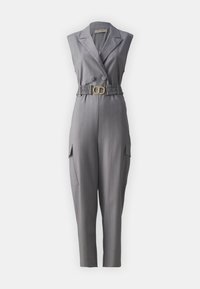 Grå ermeløs jumpsuit med belte i midjen, med dobbeltrykt front, vertikale striper og cargo-lignende sidelommer.