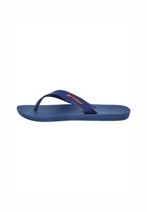 Chanclas azules con una suela texturizada, que cuentan con una delgada correa de goma con un logo de marca naranja. Diseño plano, adecuado para el uso casual.