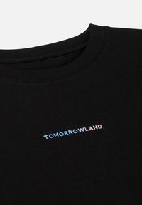 Black cotton t-shirt featuring a round neck and embroidered “TOMORROWLAND” text in gradient blue to pink. Soft texture, standard fit.