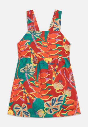 Vestido sin mangas para niños con tirantes anchos, con un fondo rojo vibrante y un estampado botánico colorido en verde, amarillo, morado y naranja.