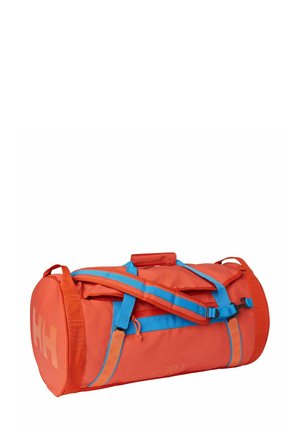 Sac de sport orange avec des bretelles et des accents bleus. Dispose d'une poignée supérieure et de bretelles réglables. Marques de taille visibles sur le côté.