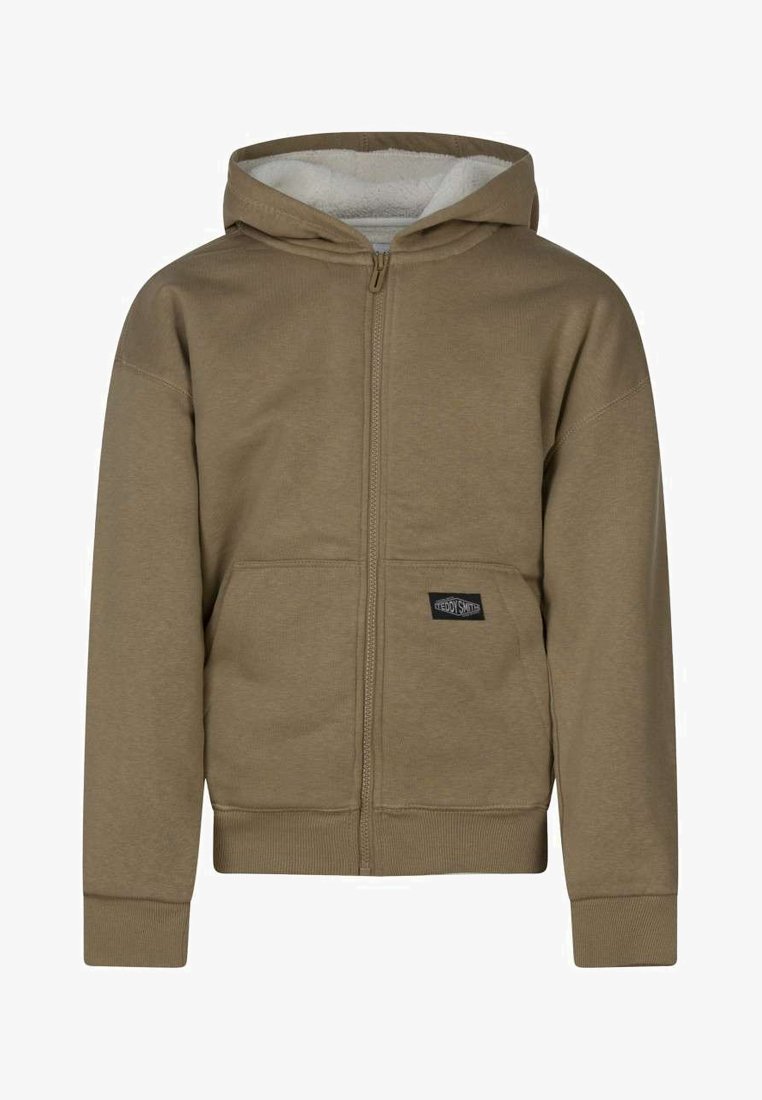 Sweat à capuche marron zippé avec poches avant et doublure intérieure en polaire blanche chaude dans la capuche, comportant un petit écusson logo sur la poche.