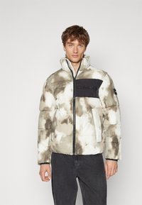 Calvin Klein CRINKLE JACKET - Zimní bunda - camo