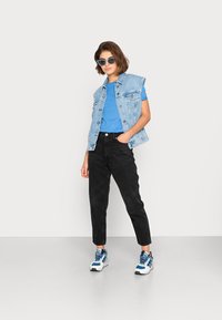 Vero Moda VMPAULA - T-shirt básica - regatta