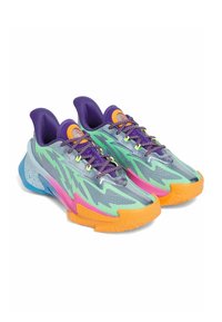 Scarpe da ginnastica colorate con una tomaia in mesh nei toni del blu, verde e viola, e una suola texturizzata con accenti arancioni e rosa.