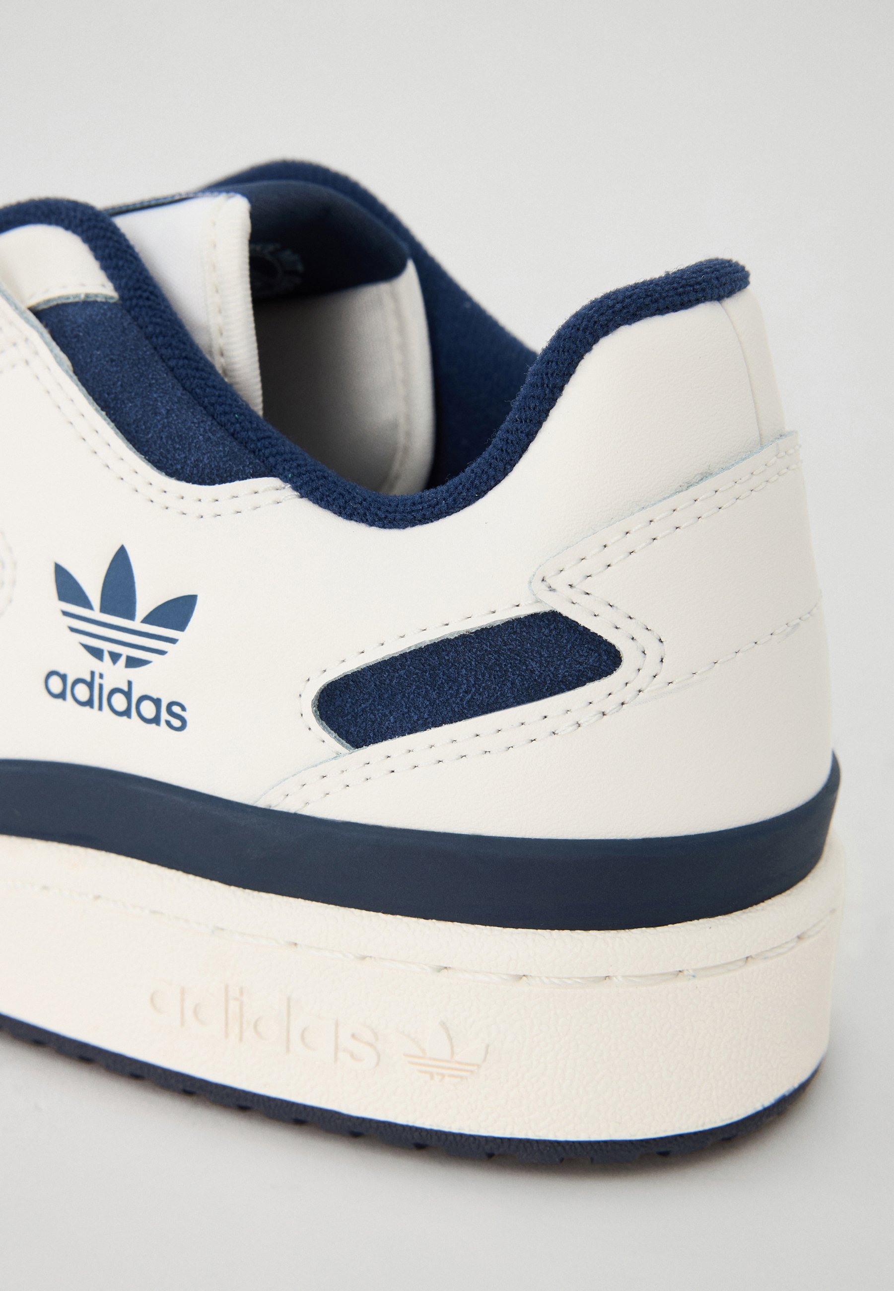 adidas forum bleu foncé