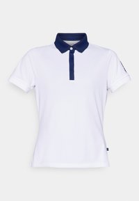 Bílá polo tričko s námořnickou modrou límcem a zapínáním na knoflíky. Krátké rukávy s detaily na manžetách. Nezřetelná logo na levém rukávu.