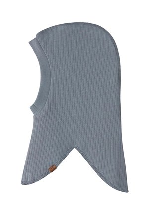 Balaclava din bumbac ribbed gri, cu margini rotunjite și un fundal ascuțit. Prezintă un mic eticheta din piele pe lateral pentru detalii.