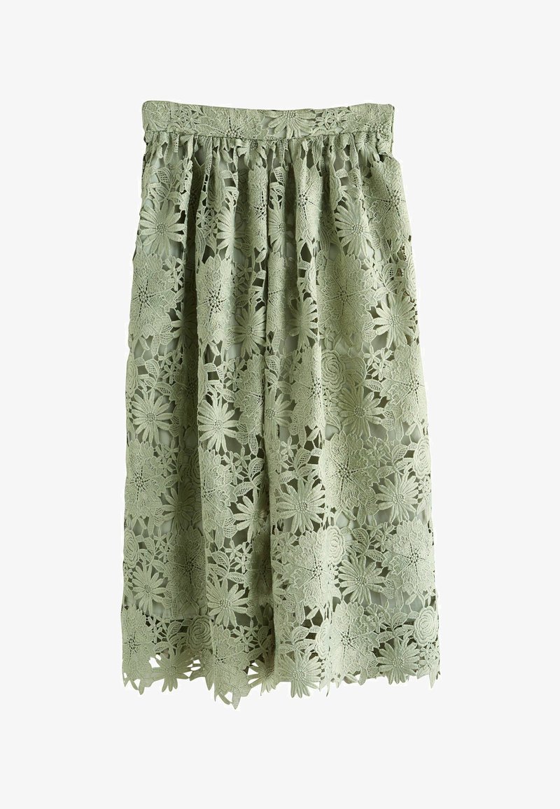 Jupe midi verte avec superposition en dentelle florale, taille froncée et ourlet festonné, présentant des motifs floraux détaillés sur tout le tissu.