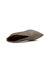 Scarpa flat a punta glitterata in toni d'oro e argento. Presenta una fodera interna liscia e un design minimalista senza decorazioni.