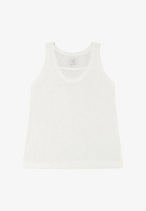 Valkoinen hihaton toppi, jossa on pyöreä pääntie, kevyet rypytykset kaula-aukon alapuolella ja ohut, puoliksi läpinäkyvä puuvillakangas.