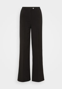 Zwarte wijde broek van een gladde stof met een rits aan de voorkant, knoopsluiting en twee zijzakken.