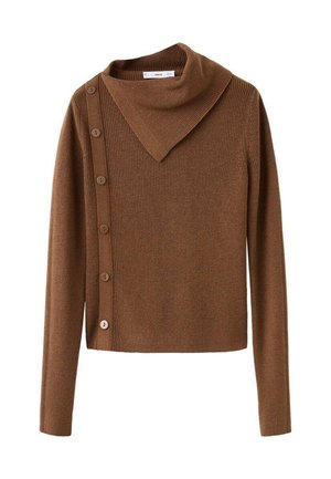 Suéter marrón de canalé con cuello tipo cowl y solapa diagonal, que presenta seis botones en el lado izquierdo. Textura suave. Diseño multiestacional.