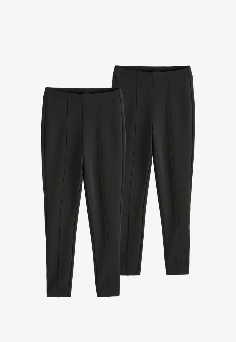 Deux paires de pantalons noirs ajustés avec des plis avant cousus, de longueur cheville, présentées sur un fond blanc.